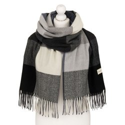 Obojstranný dámsky šál z polyesteru v dominantnej čiernej farbe, zdobený strapcami - Rovicky