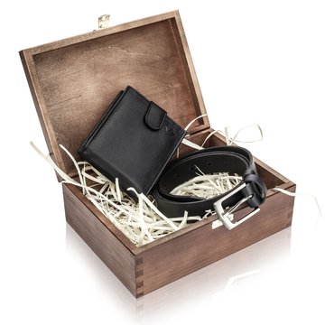 Darčekový set STEVENS Pánska peňaženka a opasok v drevenej darčekovej krabičke Tmavohnedý