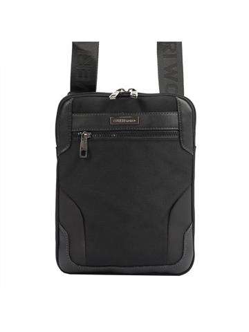 Čierna pánska taška Coveri World CW2261 s nastaviteľným popruhom a vonkajším vreckom na zips