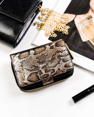 Dámska kožená peňaženka s dizajnom hadej kože a ochranou RFID Stop - Peterson
